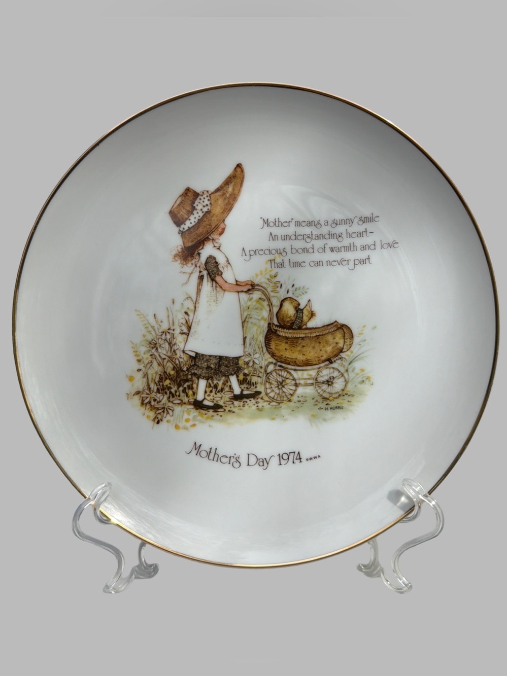 🩷 VINTAGE Holly Hobbie Mother's Day Plate, c. 1974, Made in Japan, White/22KTrim